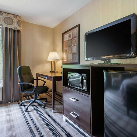Hampton Inn Meadville Exterior photo