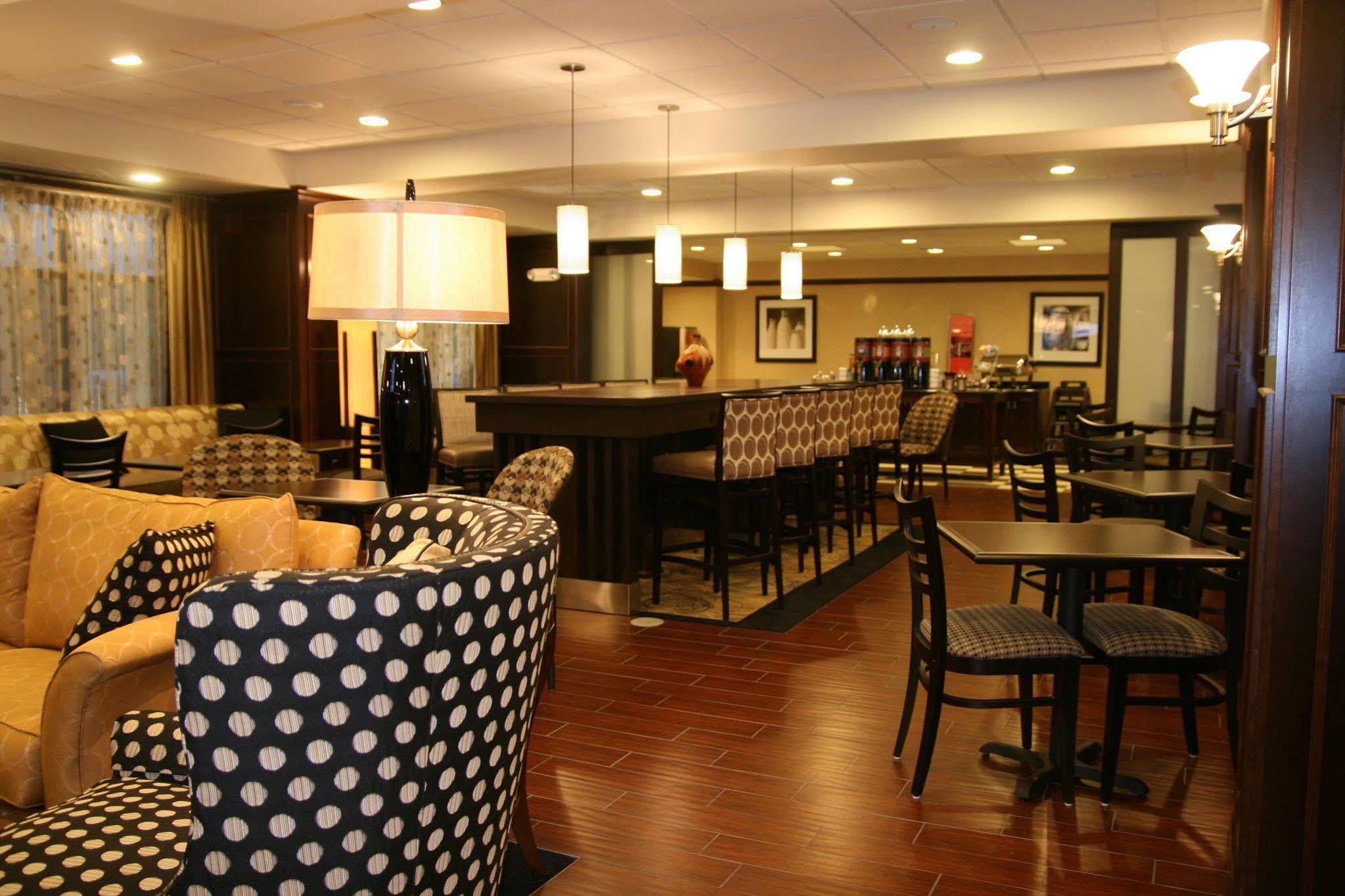 Hampton Inn Meadville Exterior photo
