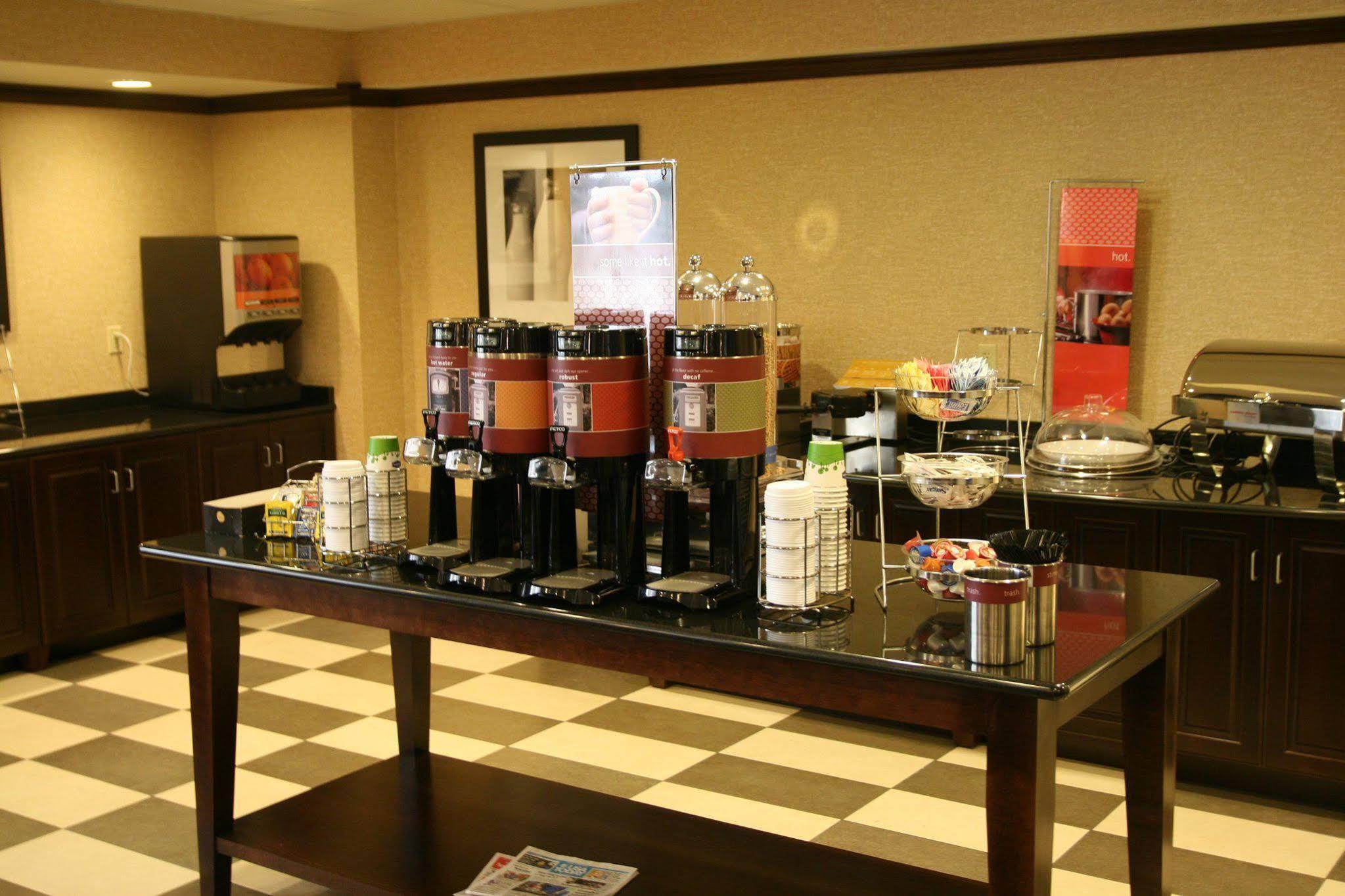 Hampton Inn Meadville Exterior photo