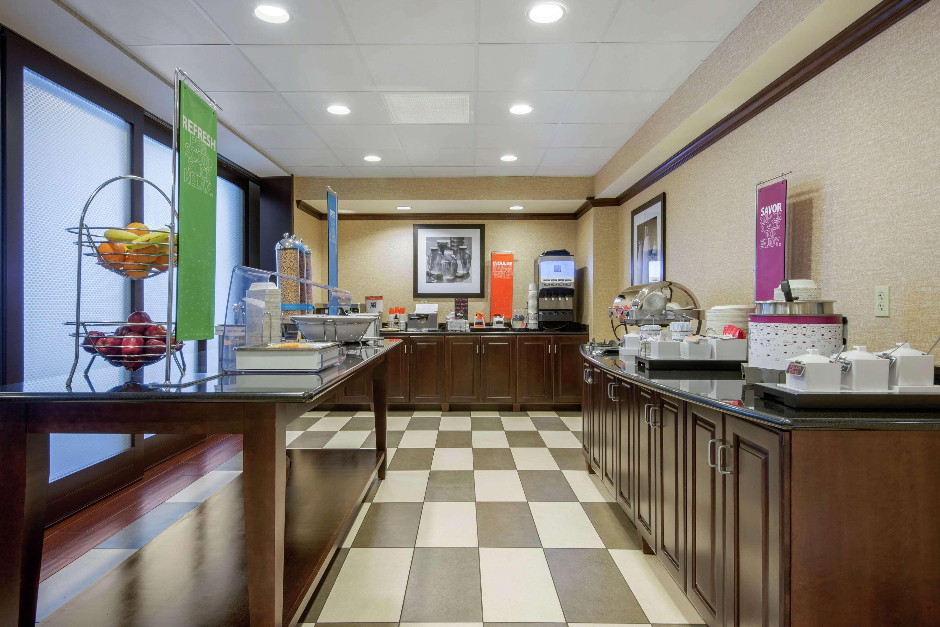 Hampton Inn Meadville Exterior photo