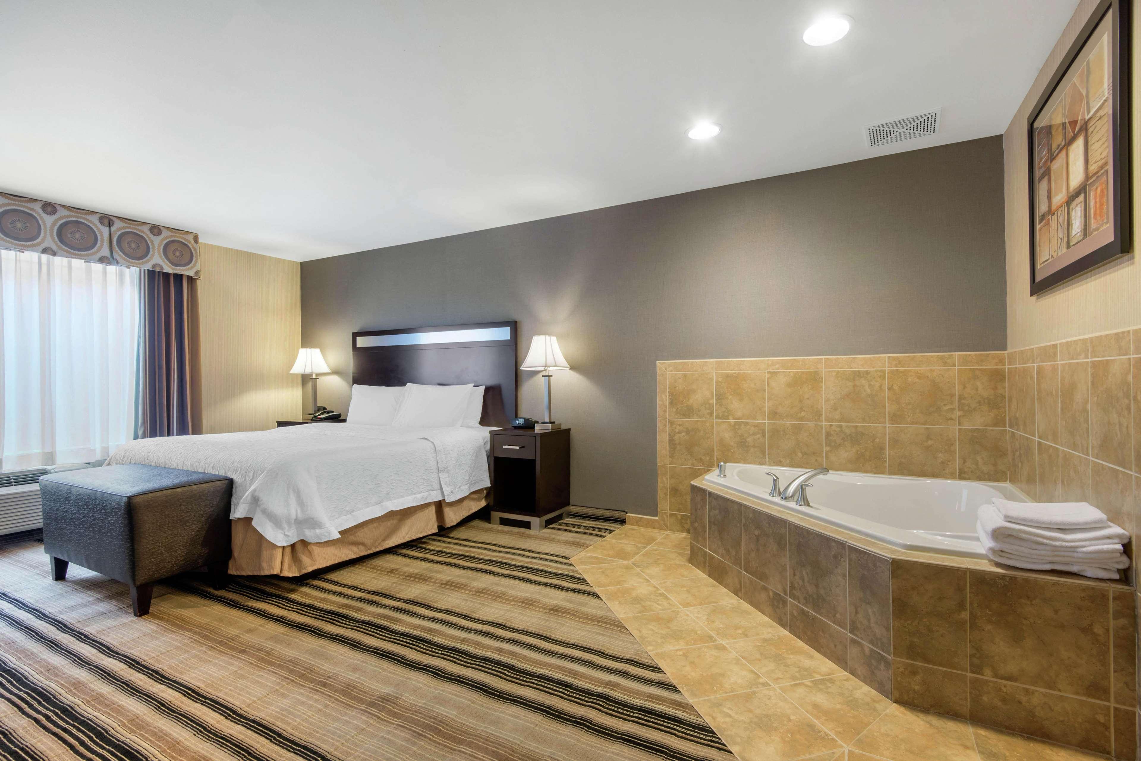 Hampton Inn Meadville Exterior photo