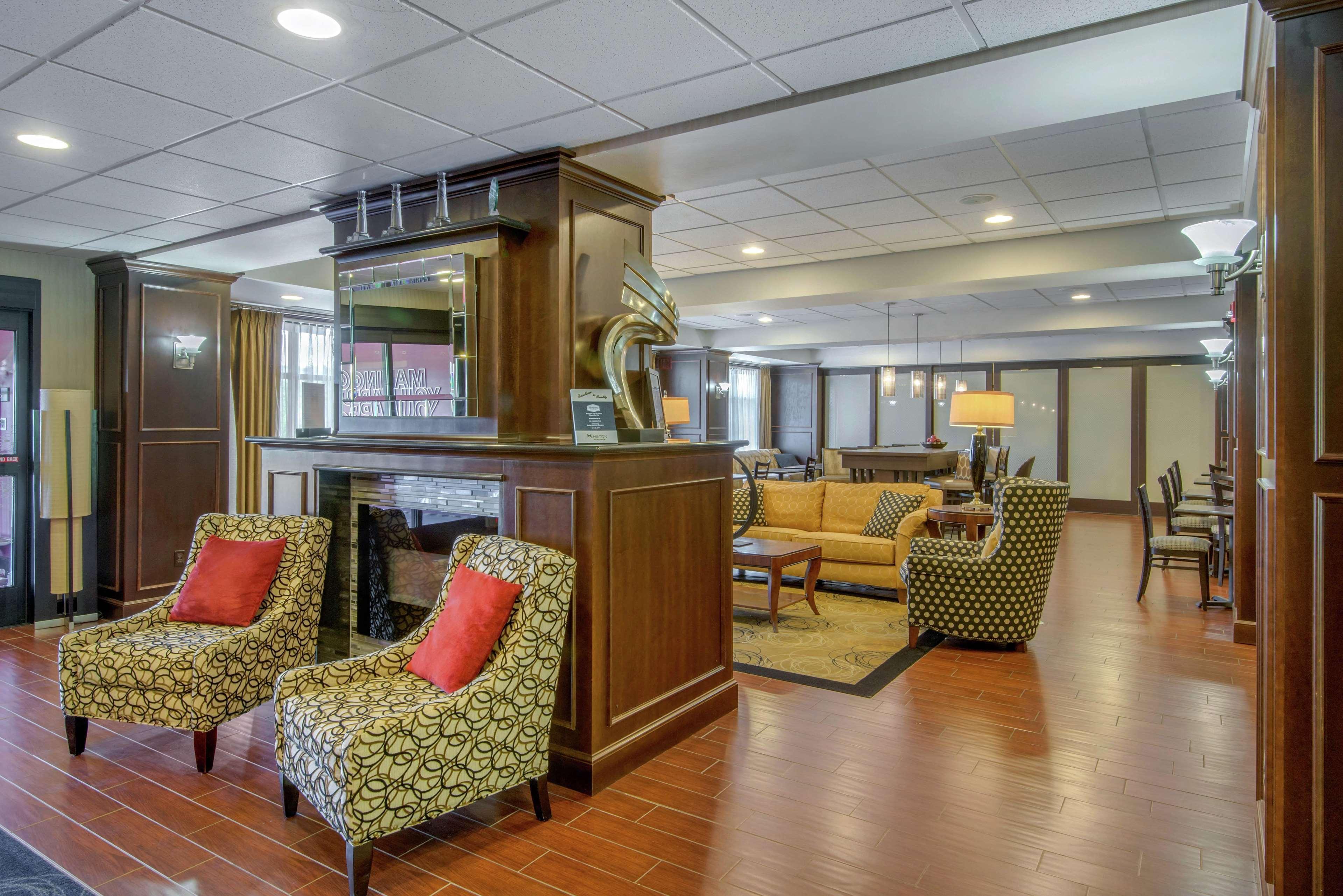 Hampton Inn Meadville Exterior photo