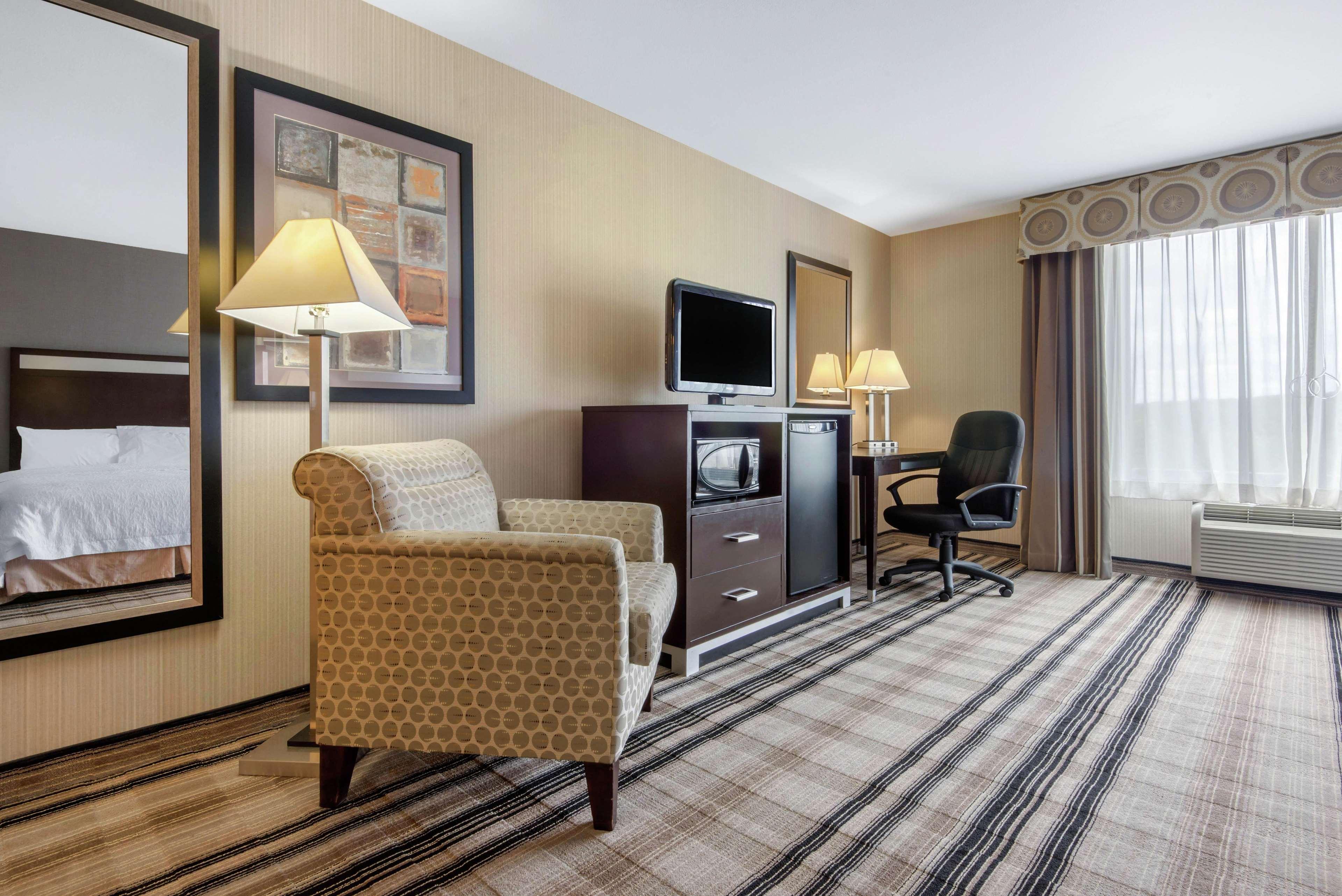 Hampton Inn Meadville Exterior photo