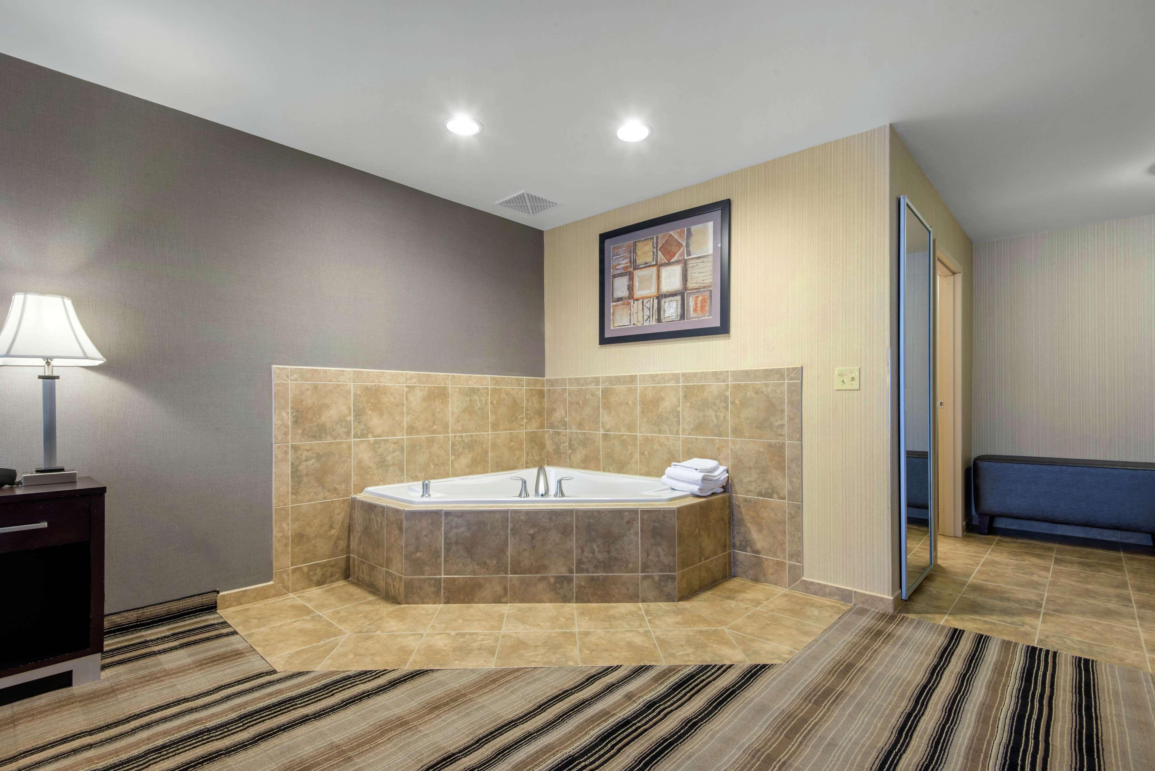 Hampton Inn Meadville Exterior photo