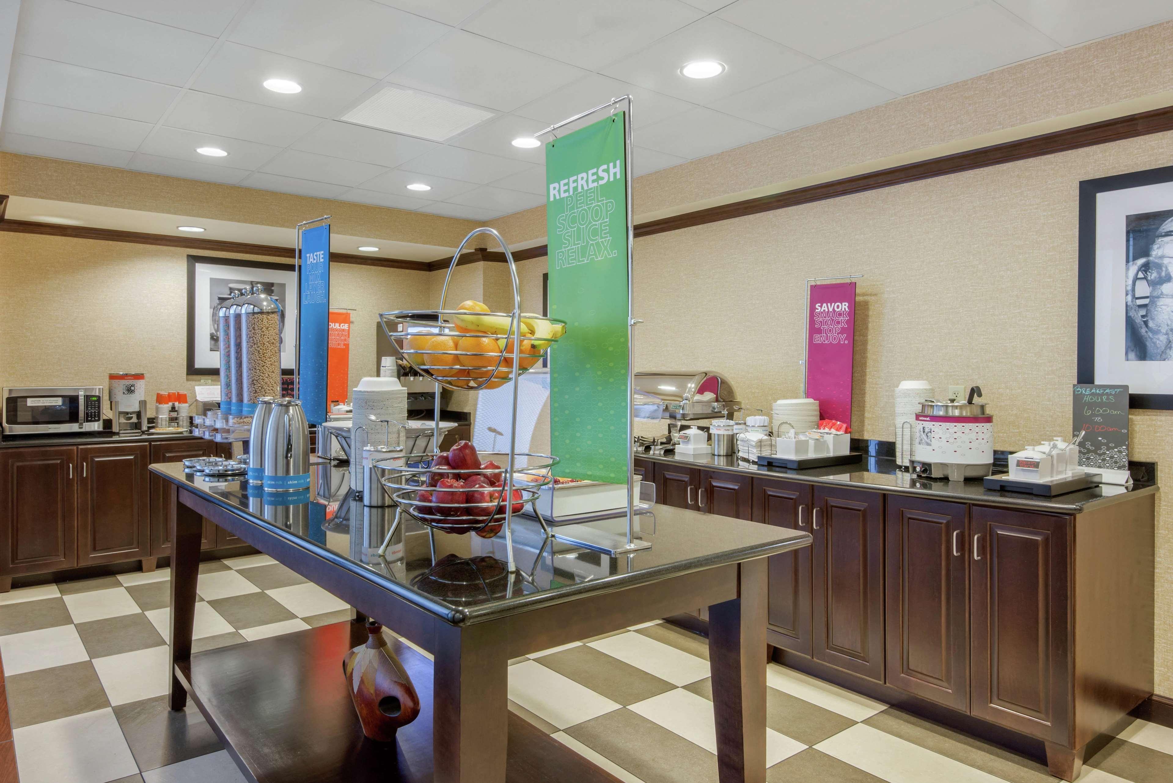 Hampton Inn Meadville Exterior photo