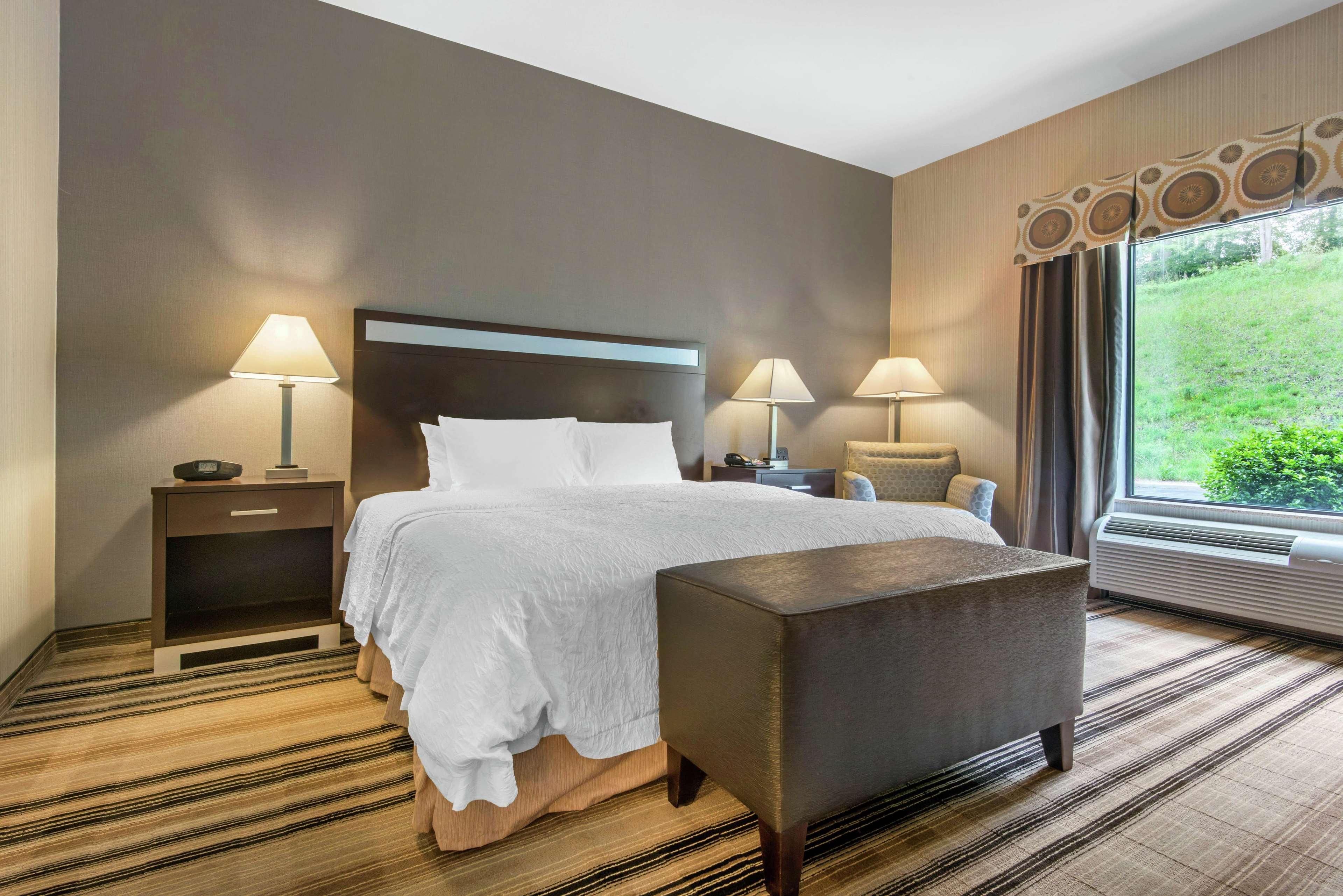 Hampton Inn Meadville Exterior photo