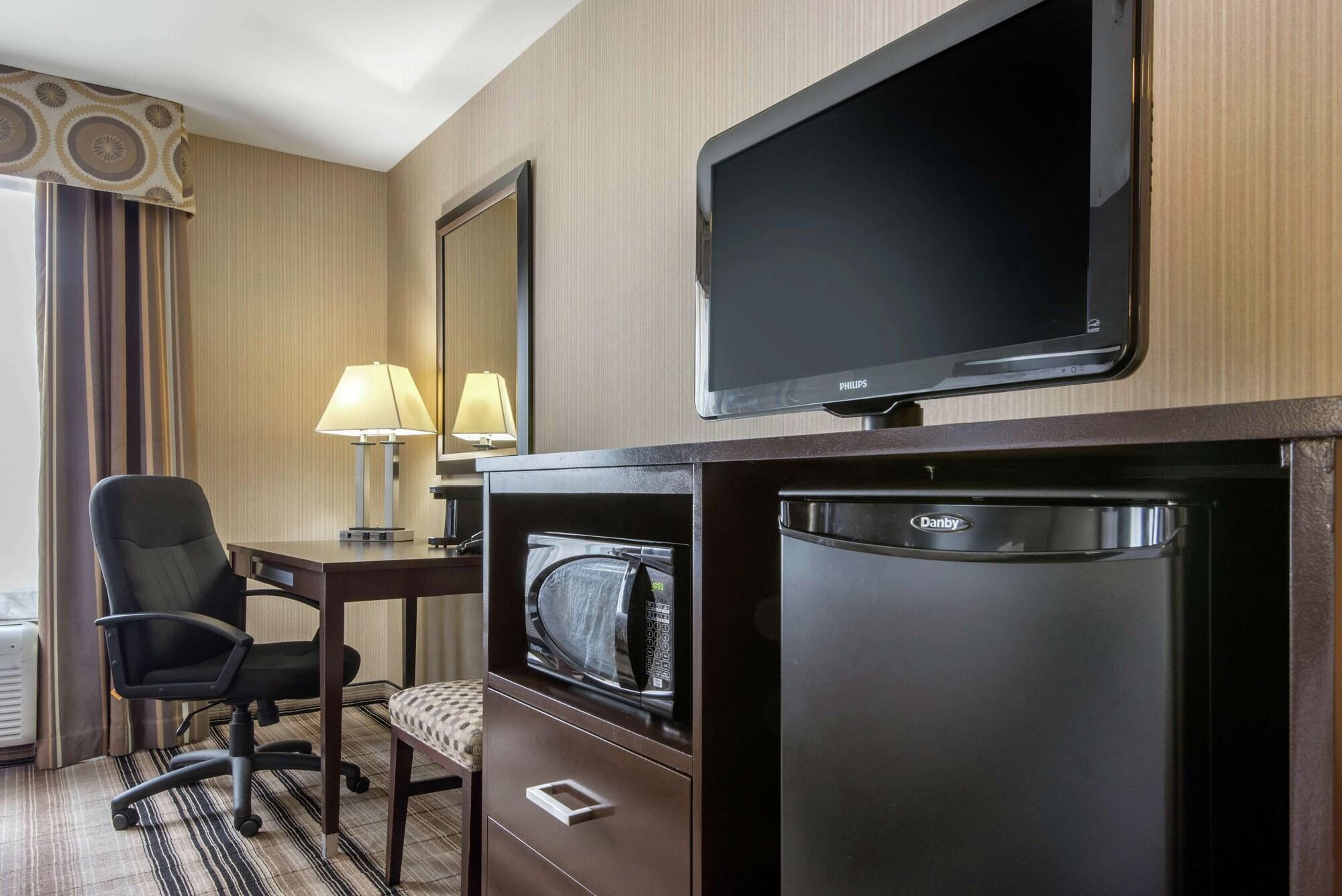 Hampton Inn Meadville Exterior photo