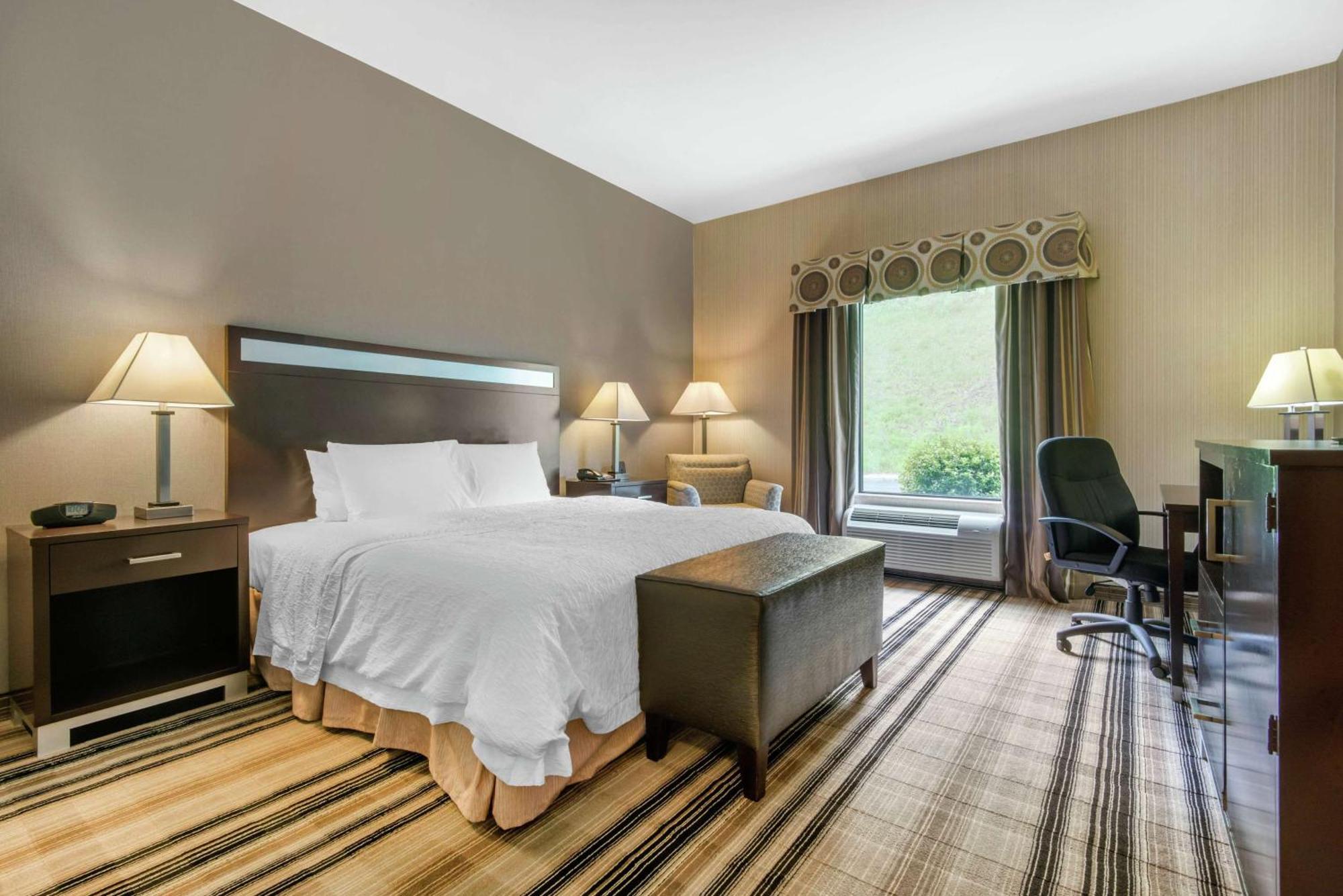 Hampton Inn Meadville Exterior photo