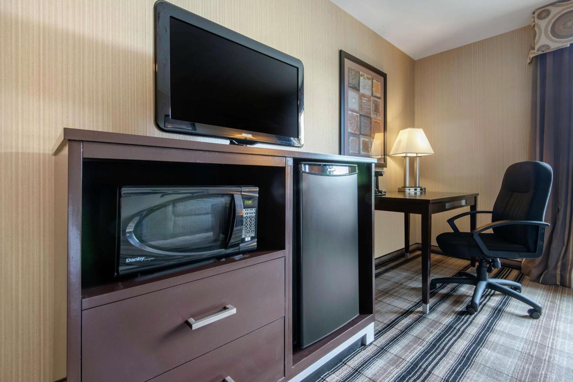 Hampton Inn Meadville Exterior photo