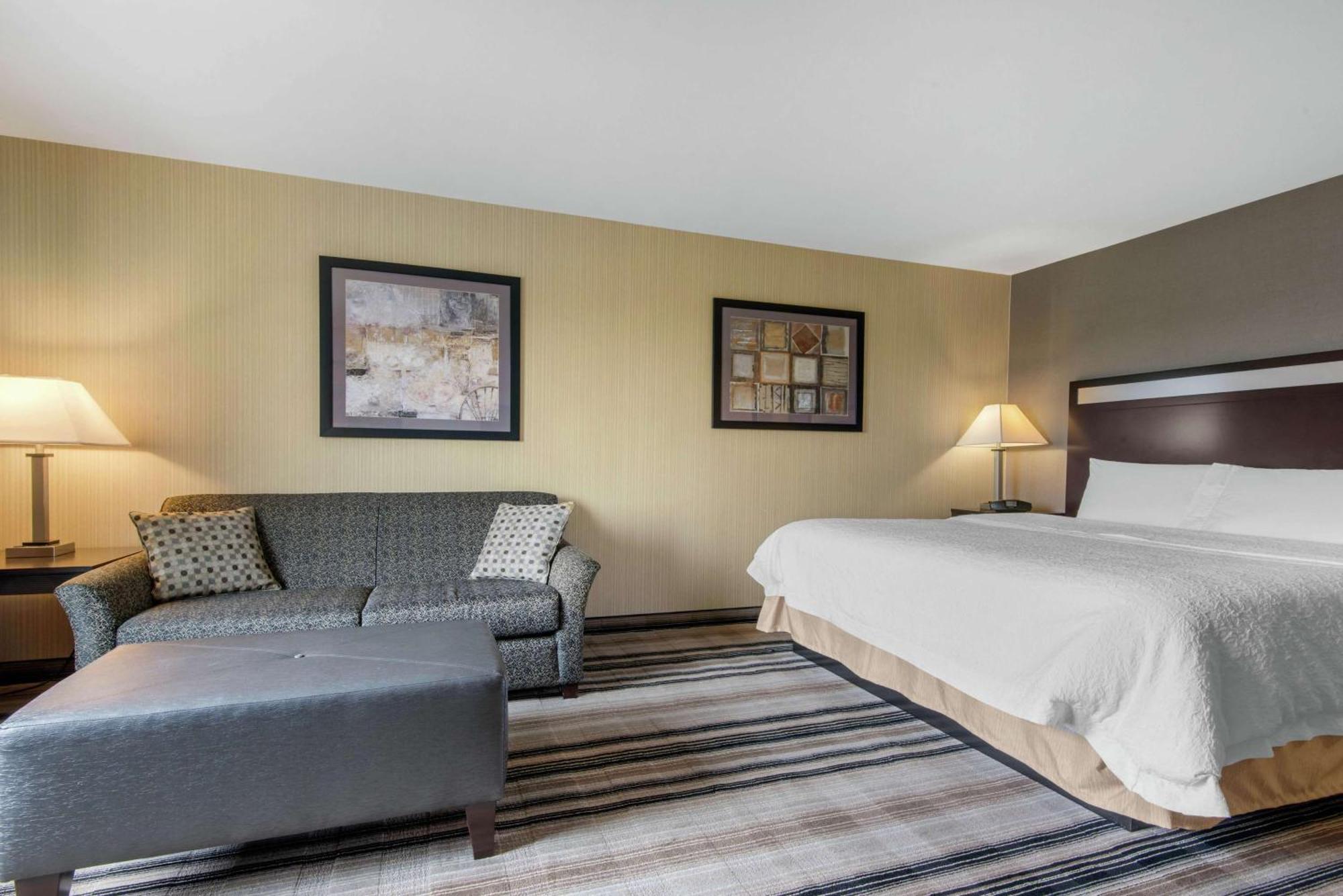 Hampton Inn Meadville Exterior photo