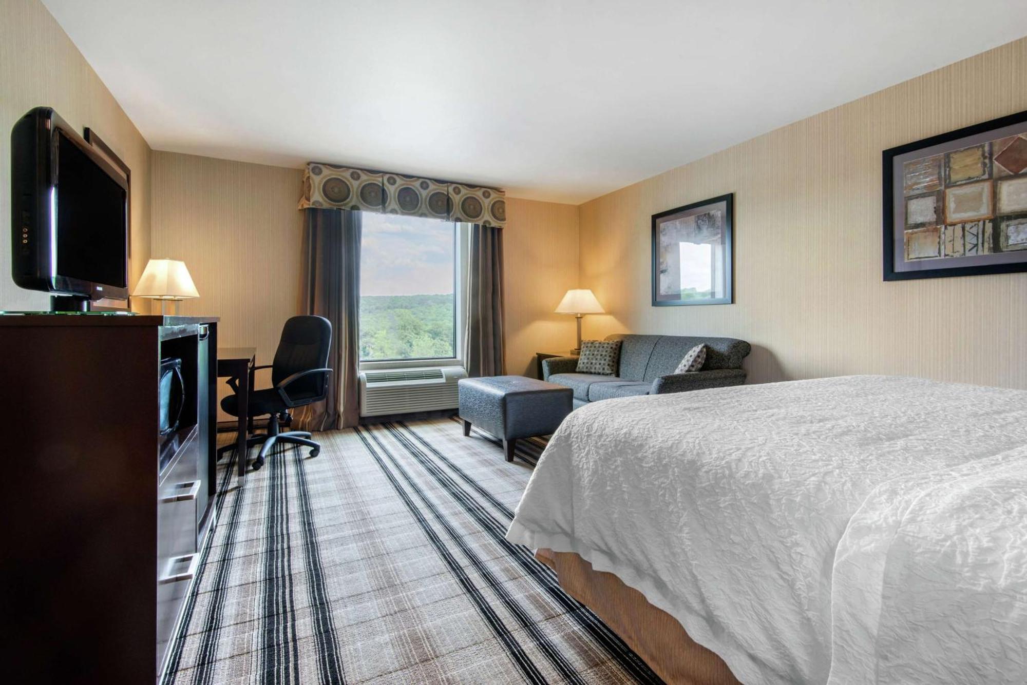 Hampton Inn Meadville Exterior photo