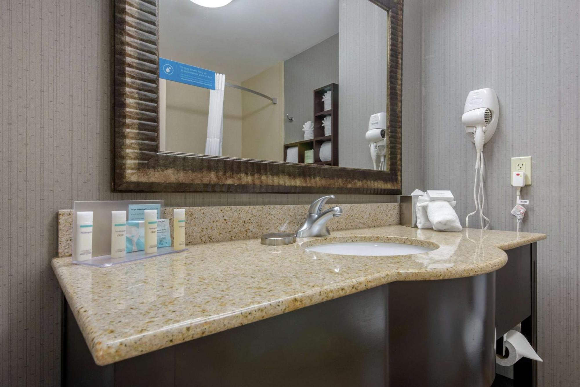 Hampton Inn Meadville Exterior photo