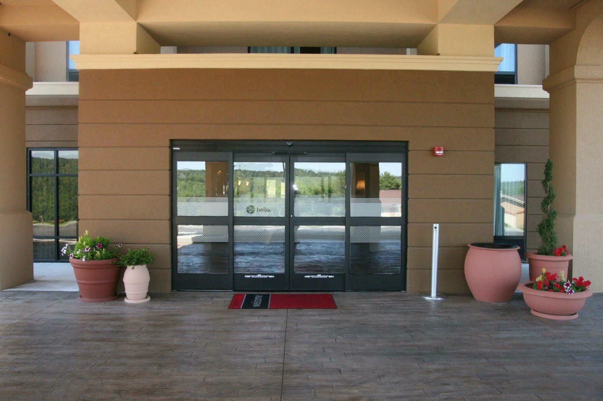 Hampton Inn Meadville Exterior photo